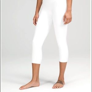 Lululemon Align 21" high rise crop, size 4. Worn once.